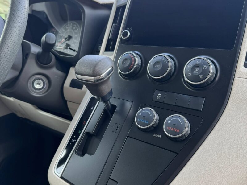 ايجار ميكروباص تويوتا هاي اس 14 راكب