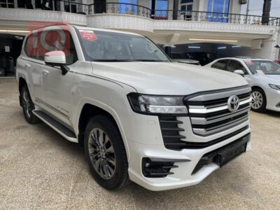 إيجار تويوتا لاند كروزر بالسائق