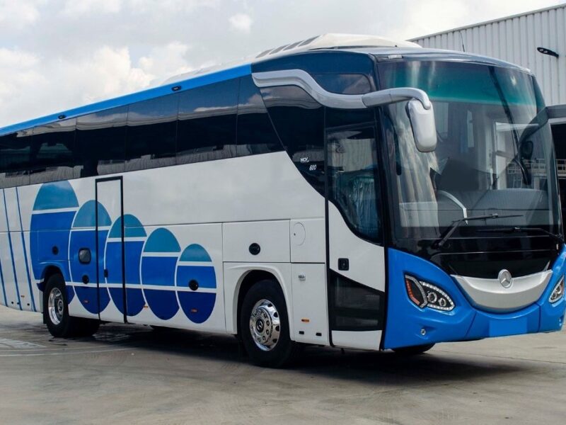 إيجار أتوبيس مرسيدس (50 راكباً) للسفر والنقل السياحي