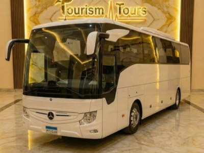 إيجار أتوبيس مرسيدس 50 راكباً ليوميات داخل القاهرة بالسائق