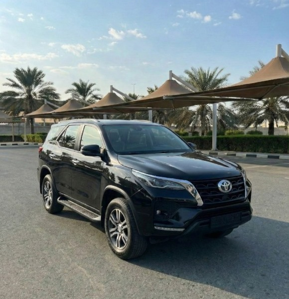 ملوك الطريق الوعر.. إيجار تويوتا فورتشنر 4X4!
