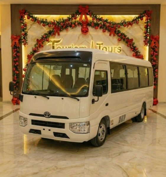 سياحة الـ VIP بمفهوم جديد.. إيجار تويوتا كوستر 21 راكب!