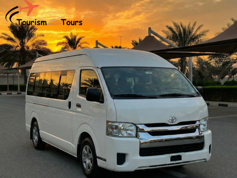 سعة أكبر.. متعة أكتر! إيجار تويوتا هايس 14 راكب للرحلات 🚐