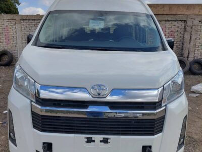 براح وأمان لكل مشوار.. استأجر الآن تويوتا هايس 14 راكب سقف عالي!