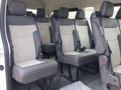 براح وأمان لكل مشوار.. استأجر الآن تويوتا هايس 14 راكب سقف عالي!