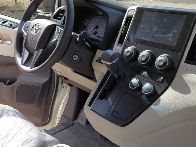 براح وأمان لكل مشوار.. استأجر الآن تويوتا هايس 14 راكب سقف عالي!