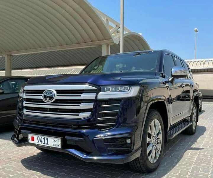 فخامة بلا حدود وقوة تقهر المستحيل.. إيجار تويوتا لاند كروزر V8!