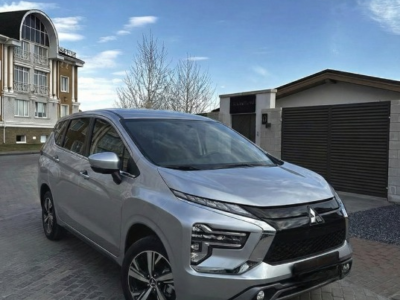 مشوار العيلة أحلى وأوفر.. إيجار ميتسوبيشي اكسباندر 7 راكب!