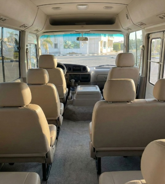 رحلة مجموعتك أسهل وأريح.. إيجار تويوتا كوستر 21 فرد!