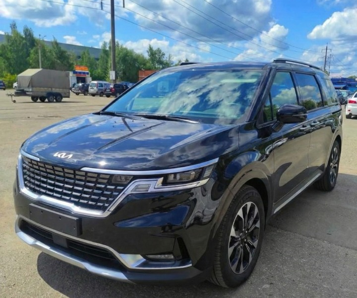 ✈️ طائرة خاصة على الطريق.. إيجار كيا كرنفال VIP (7 راكب)! ✈️