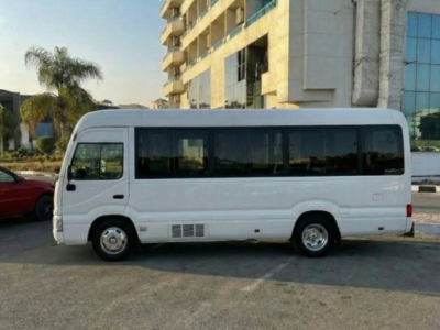 رحلة مجموعتك أسهل وأريح.. إيجار تويوتا كوستر 21 فرد!