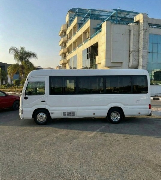 رحلة مجموعتك أسهل وأريح.. إيجار تويوتا كوستر 21 فرد!