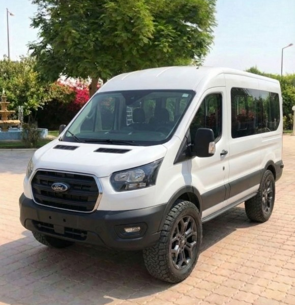 وحش الطرق الأوروبي.. إيجار ميكروباص فورد 14 راكب للسفر!