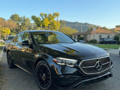 عنوان الفخامة العصرية.. إيجار مرسيدس E200 موديل 2025 الجديدة كلياً!