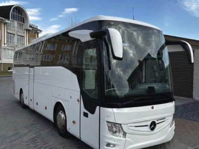 الملك على الطريق.. إيجار أتوبيس مرسيدس 50 راكب سياحي VIP!