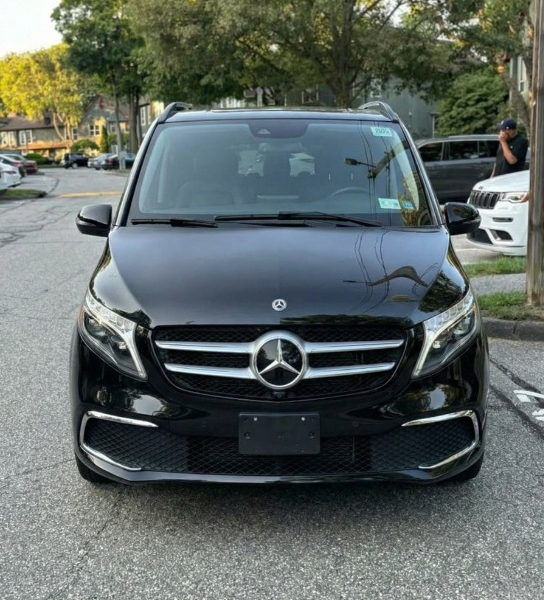 فخامة "الدرجة الأولى" في كل رحلة.. إيجار مرسيدس فيانو VIP!