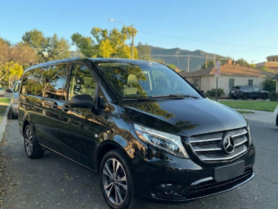 فخامة الصالون المتنقل.. إيجار مرسيدس فيانو VIP!