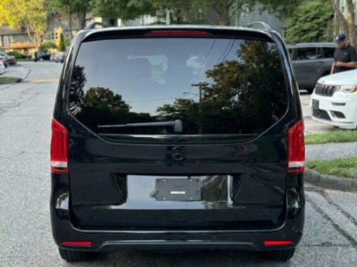 فخامة "الدرجة الأولى" في كل رحلة.. إيجار مرسيدس فيانو VIP!