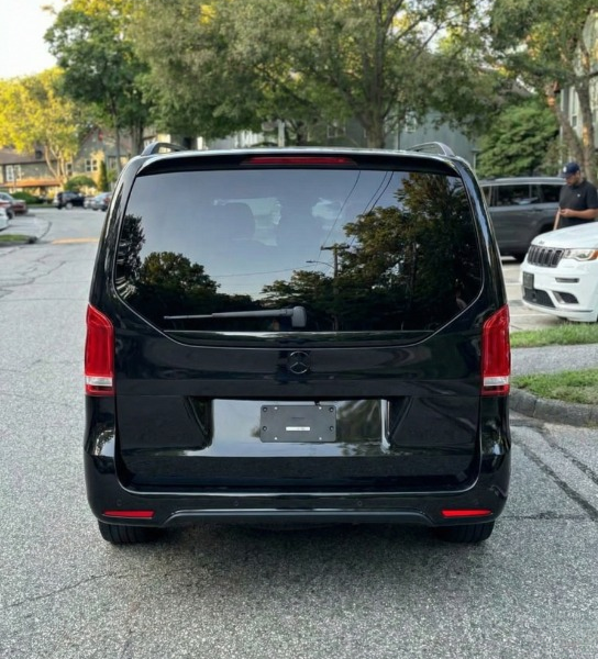 فخامة "الدرجة الأولى" في كل رحلة.. إيجار مرسيدس فيانو VIP!