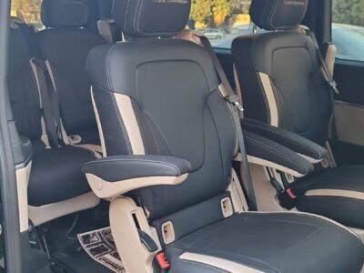 إيجار مرسيدس v300 الحديثة بالسائق؛ حيث تلتقي فخامة مرسيدس بالراحة العائلية الفائقة.