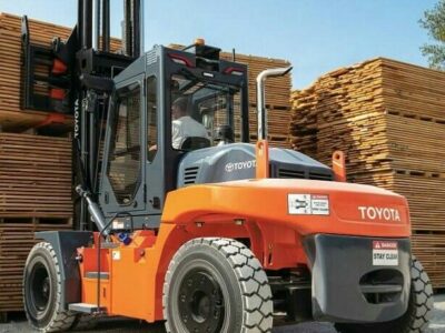 روافع شوكيه فوركلفت للايجار