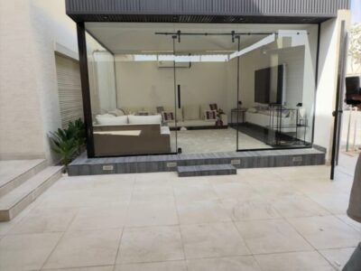 مقاول ملاحق زجاج بالرياض – تصميم ملحق زجاج للسطح والحوش 0551033861