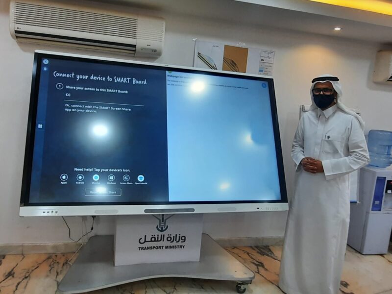 شاشة لمس VIP دوارة متعددة المواضع : عرضية – مائلة - طاولة تستخدم للعروض التفاعلية وللاعمال الراقية