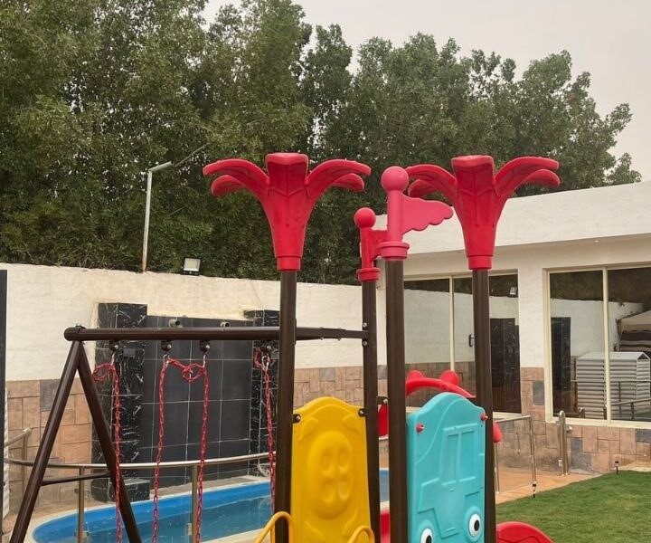 كوخ المرح لبيع ألعاب الأطفال و الحدائق