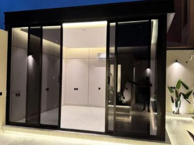 ملاحق خارجية مودرن في الرياض | تصميم وتنفيذ غرف زجاج فاخرة بأفضل الأسعار 0551033861