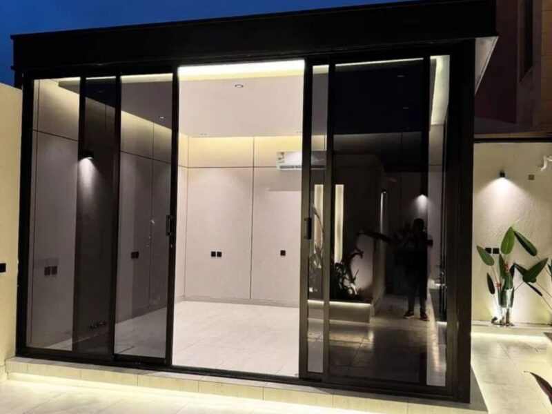 ملاحق خارجية مودرن في الرياض | تصميم وتنفيذ غرف زجاج فاخرة بأفضل الأسعار 0551033861