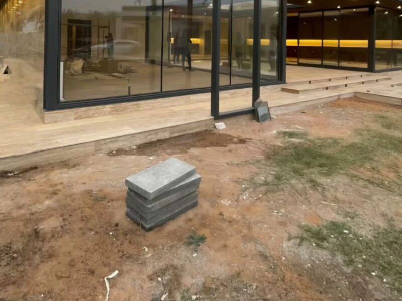 ملاحق زجاجية ومجالس خارجية مودرن في الرياض | تصميم وتنفيذ فاخر 0551033861
