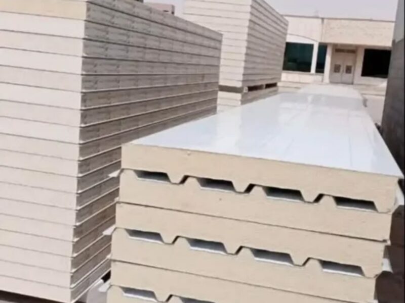 خدمات بناء غرف ساندوتش بانل معزولة بالرياض للأسطح والأحواش 0551033861