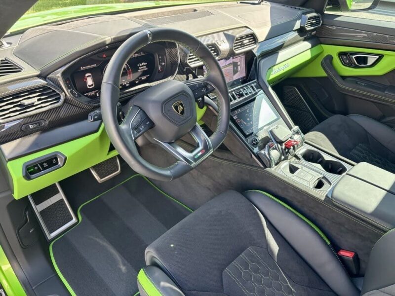 Slightly USED 2024 Lamborghini Urus S AWD Full options