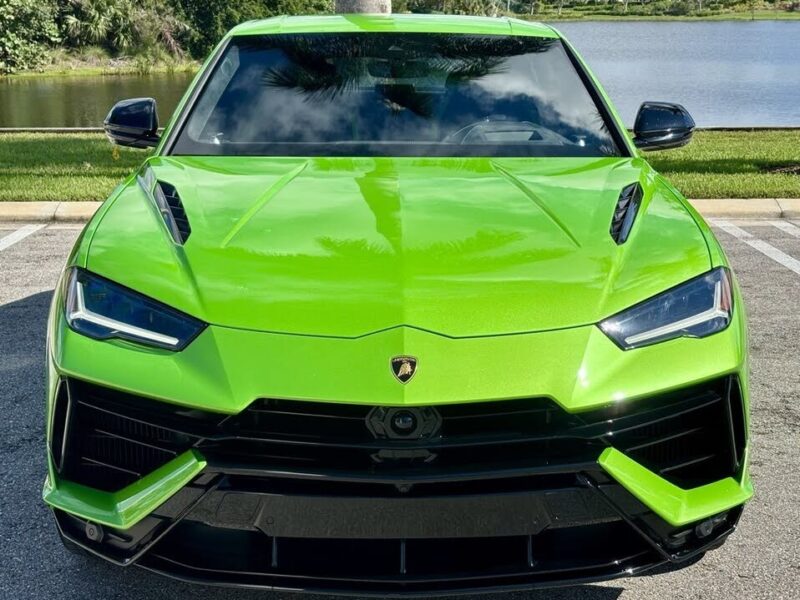 Slightly USED 2024 Lamborghini Urus S AWD Full options